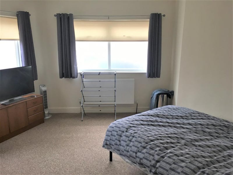 The property is described as a spacious one-bed, with a fitted kitchen and plumbing for a washing machine.
The living room has a large front aspect window and the property is on the market for 100,000.
Listed by: William H Brown