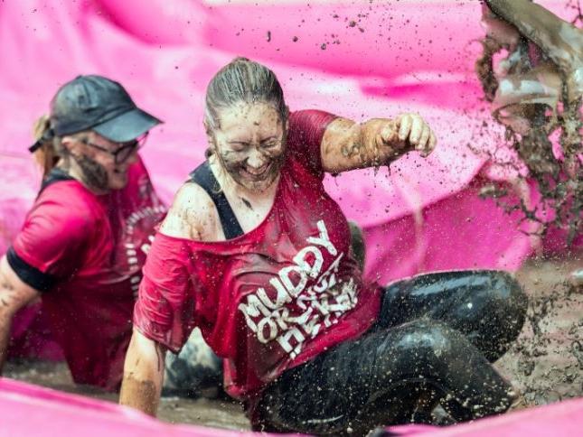 Hundreds ran, jogged and walked around Abington Park on Saturday (August 21) to raise money for Cancer Research UK. Photo: Kirsty Edmonds.