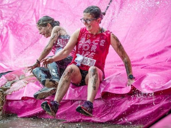 Hundreds ran, jogged and walked around Abington Park on Saturday (August 21) to raise money for Cancer Research UK. Photo: Kirsty Edmonds.