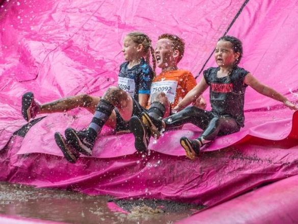 Hundreds ran, jogged and walked around Abington Park on Saturday (August 21) to raise money for Cancer Research UK. Photo: Kirsty Edmonds.