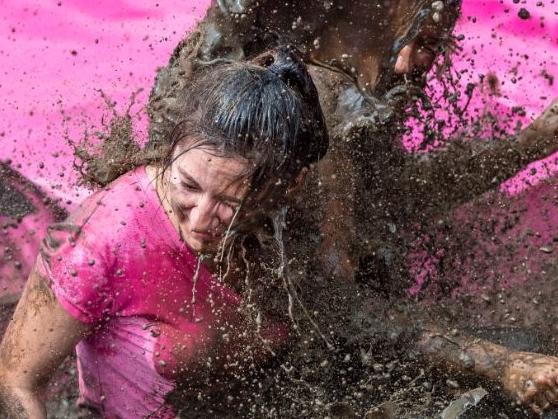 Hundreds ran, jogged and walked around Abington Park on Saturday (August 21) to raise money for Cancer Research UK. Photo: Kirsty Edmonds.