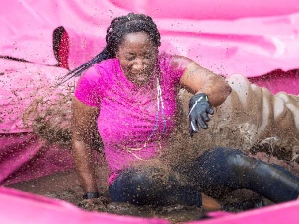 Hundreds ran, jogged and walked around Abington Park on Saturday (August 21) to raise money for Cancer Research UK. Photo: Kirsty Edmonds.