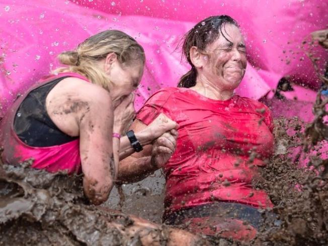 Hundreds ran, jogged and walked around Abington Park on Saturday (August 21) to raise money for Cancer Research UK. Photo: Kirsty Edmonds.