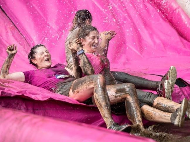 Hundreds ran, jogged and walked around Abington Park on Saturday (August 21) to raise money for Cancer Research UK. Photo: Kirsty Edmonds.
