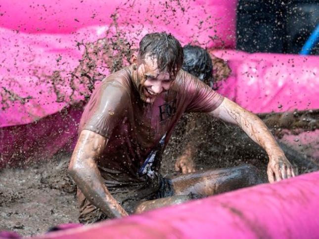 Hundreds ran, jogged and walked around Abington Park on Saturday (August 21) to raise money for Cancer Research UK. Photo: Kirsty Edmonds.