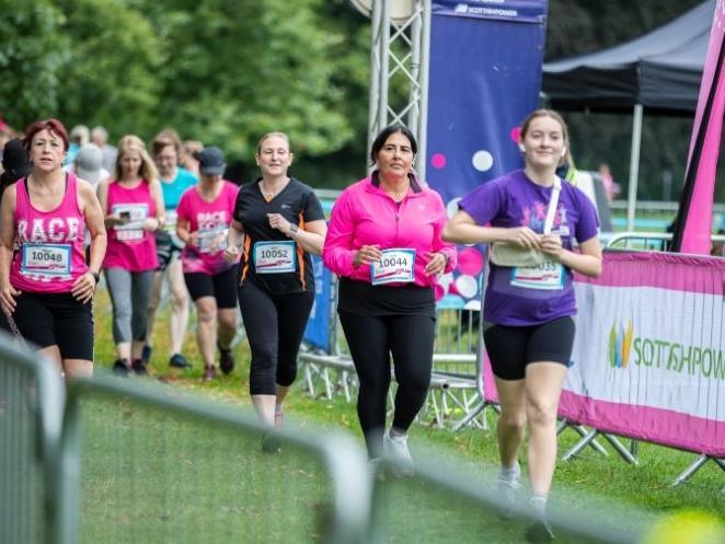Hundreds ran, jogged and walked around Abington Park on Saturday (August 21) to raise money for Cancer Research UK. Photo: Kirsty Edmonds.