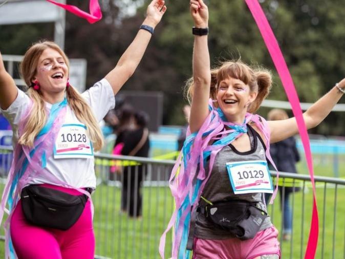 Hundreds ran, jogged and walked around Abington Park on Saturday (August 21) to raise money for Cancer Research UK. Photo: Kirsty Edmonds.