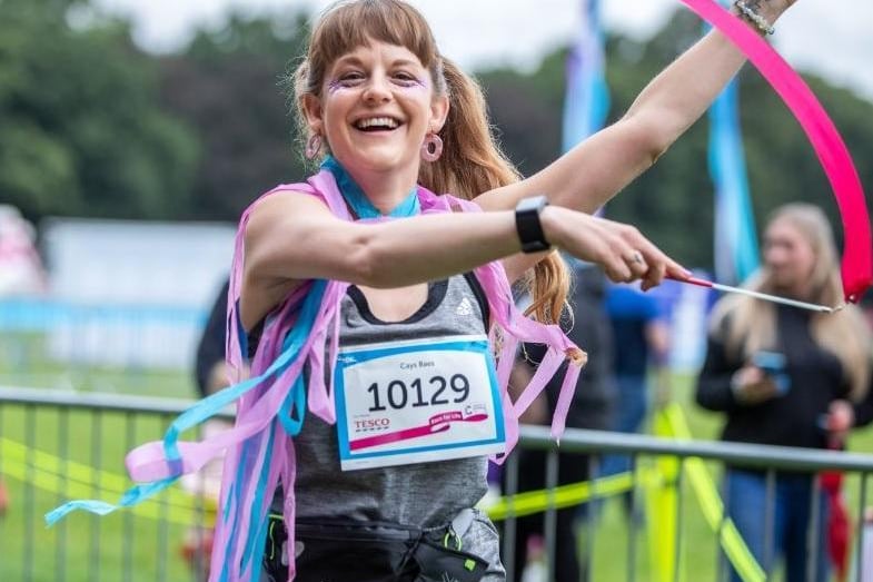 Hundreds ran, jogged and walked around Abington Park on Saturday (August 21) to raise money for Cancer Research UK. Photo: Kirsty Edmonds.