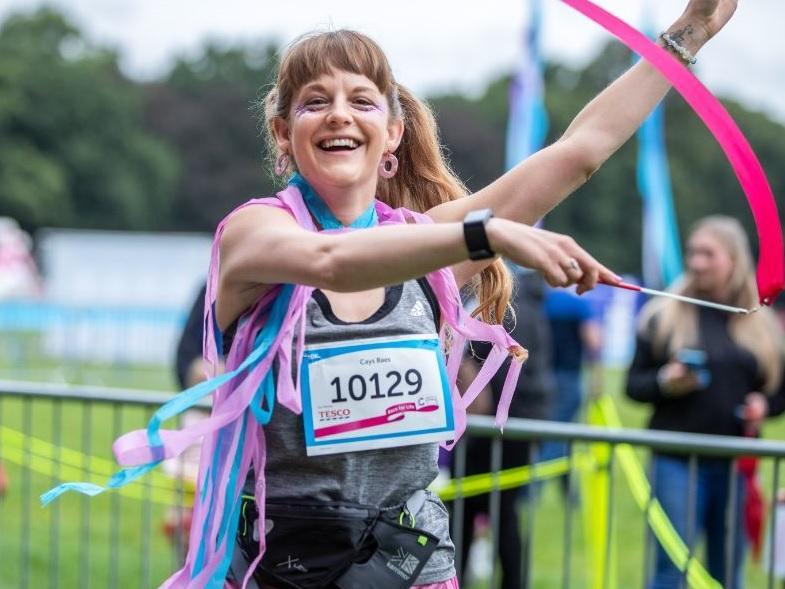 Hundreds ran, jogged and walked around Abington Park on Saturday (August 21) to raise money for Cancer Research UK. Photo: Kirsty Edmonds.