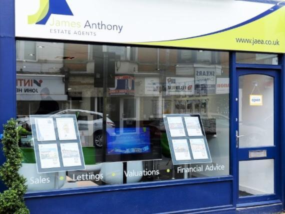 The former estate agents in Wellinborough Road is on the market to rent for £1,208pcm.