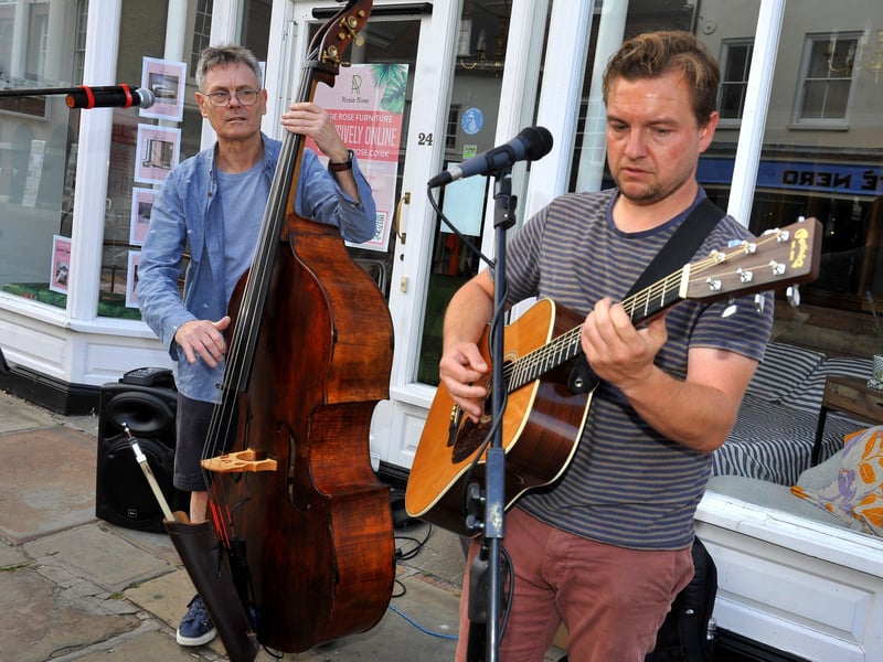 Chichester Summer Street Party. Pic S Robards SR2108268 SUS-210826-175434001
