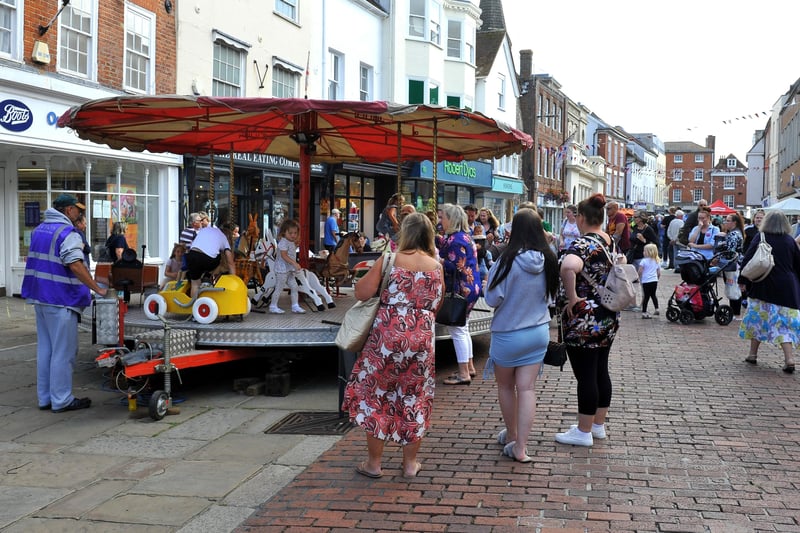 Chichester Summer Street Party. Pic S Robards SR2108268 SUS-210826-175445001