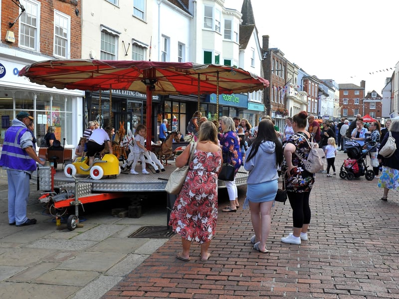 Chichester Summer Street Party. Pic S Robards SR2108268 SUS-210826-175445001