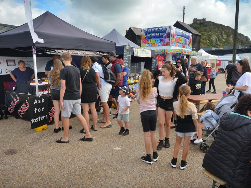 Street Food Festival in Hastings Old Town. SUS-210828-133330001