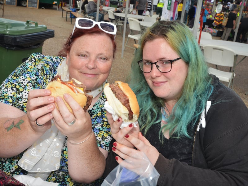 Street Food Festival in Hastings Old Town. SUS-210828-133251001
