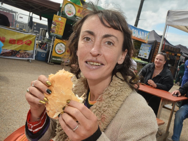 Street Food Festival in Hastings Old Town. SUS-210828-133433001