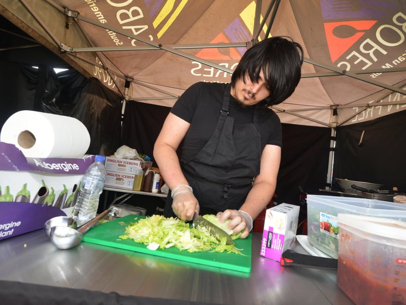Street Food Festival in Hastings Old Town. SUS-210828-132742001