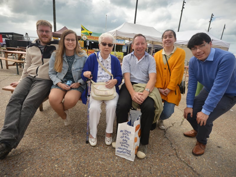 Street Food Festival in Hastings Old Town. SUS-210828-133028001