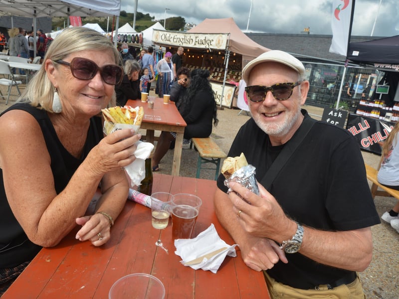 Street Food Festival in Hastings Old Town. SUS-210828-132622001