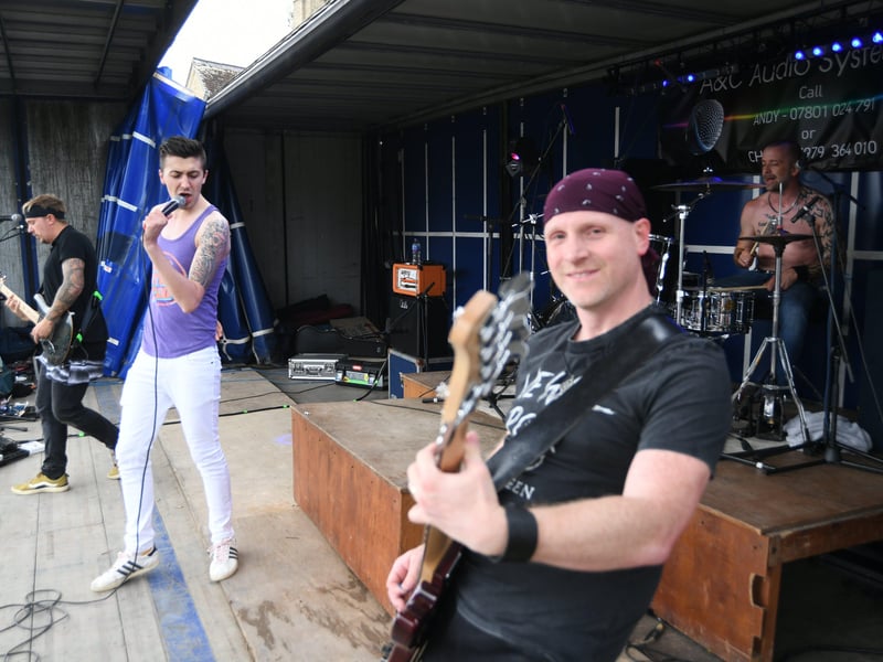 Thorney Music Festival at Bedford Hall. The Last Minute Brigade band on stage EMN-210829-200337009