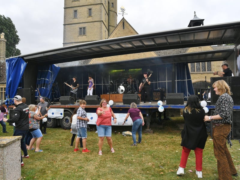 Thorney Music Festival at Bedford Hall. The Last Minute Brigade band on stage EMN-210829-200359009