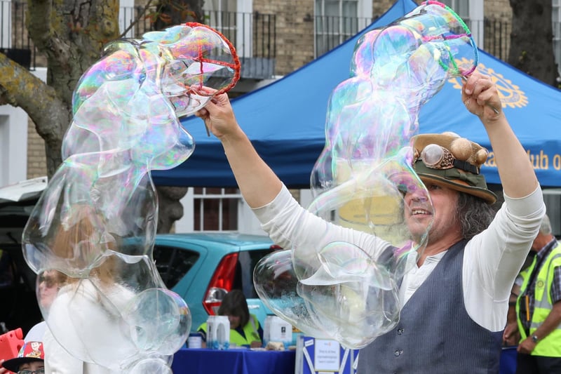 Entertaining the crowds with giant bubbles