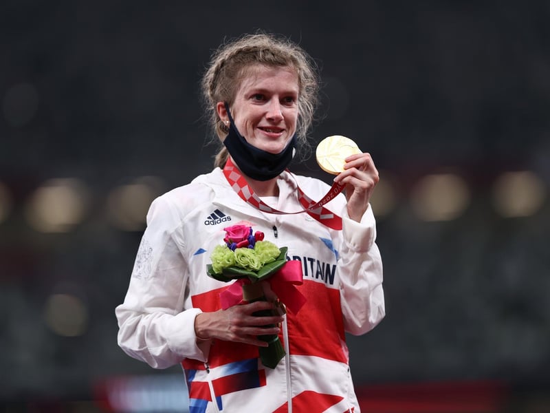 Sophie Hahn of Team Great Britain celebrates with the gold medal during the medal ceremony for the Women’s 100m - T38 Final on day 4 of the Tokyo 2020 Paralympic Games at Olympic Stadium on August 28, 2021 in Tokyo, Japan. (Photo by Dean Mouhtaropoulos/Getty Images)