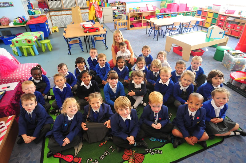 rec12  Southfields Primary School. Miss Hardwick's  reception class 1 ENGEMN00120120811120530