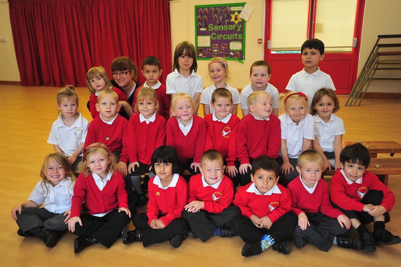 rec12 Reception pupils at Welbourne primary school in Werrington. ENGEMN00120120811120543