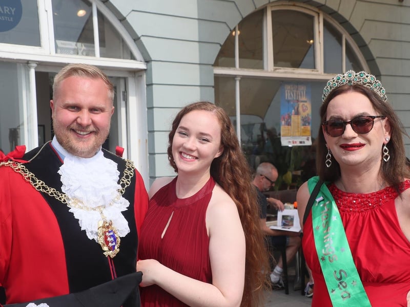 Frock Up Friday in Hastings. Photo by Roberts Photographic SUS-210509-093040001