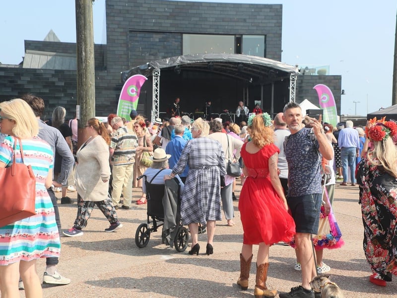 Frock Up Friday in Hastings. Photo by Roberts Photographic SUS-210509-092829001