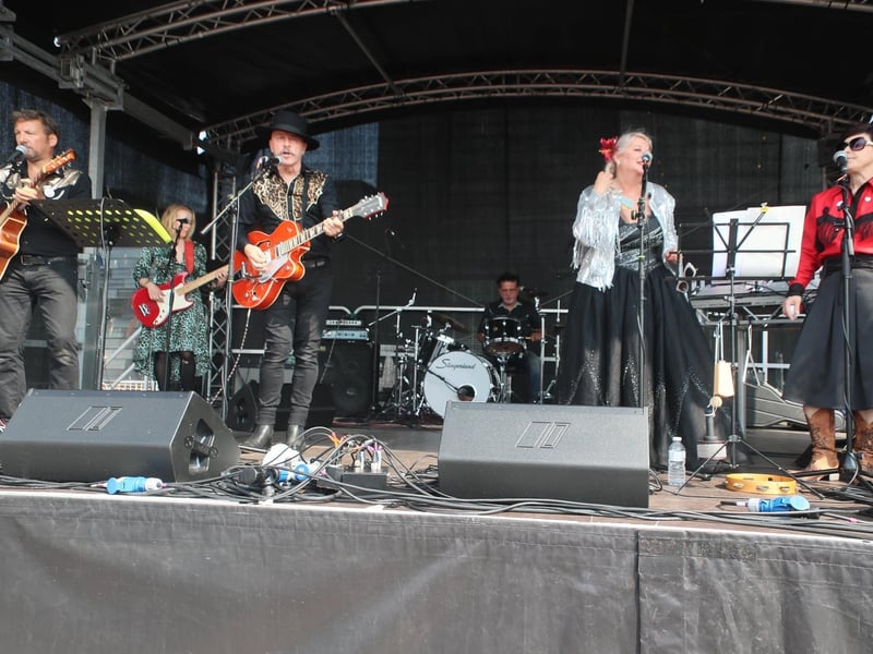 Frock Up Friday in Hastings. Photo by Roberts Photographic SUS-210509-092910001