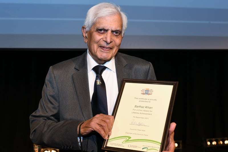 Lifetime Achievement Award to  former City Engineer Sarfraz Khan EMN-210809-085528009