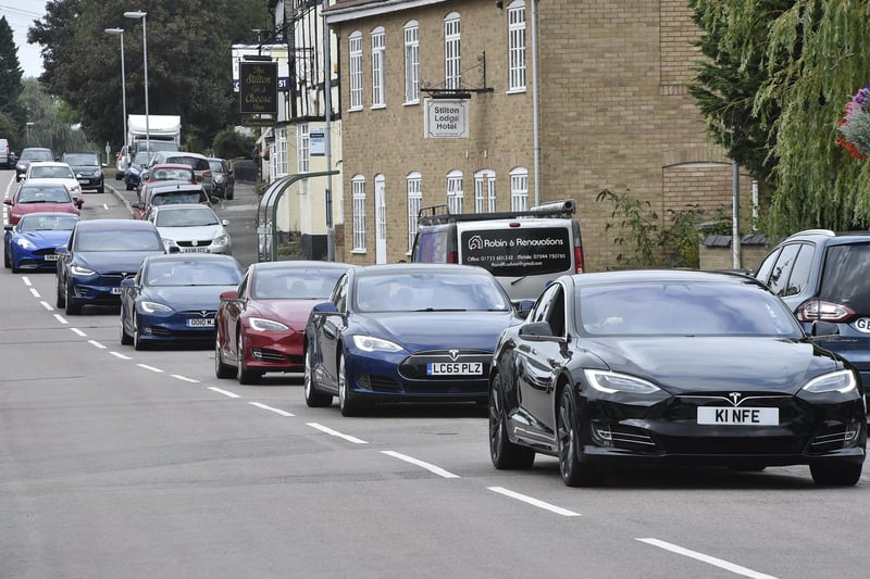 The convoy of Tesla cars at Stilton EMN-210409-201226009