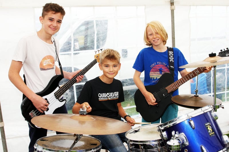 DM21090718a.jpg. The Late Summer Lindfield Village Day. From left, Alex Dawson 14, Rory Dawson 12 and Torsten Whitney 11. Photo by Derek Martin Photography. SUS-211209-124709008