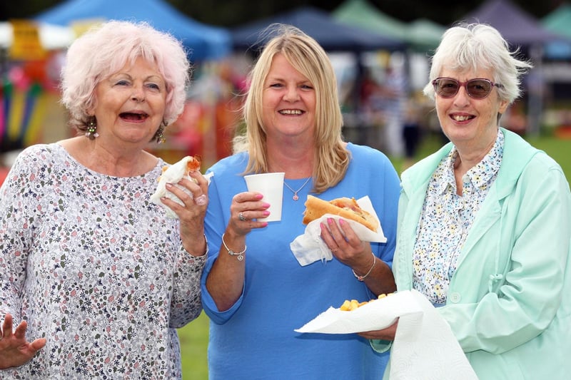 DM21090676a.jpg. The Late Summer Lindfield Village Day. From left, Annie Hatton-James, Sandra Kendrick and Penny Cockram. Photo by Derek Martin Photography. SUS-211209-124607008
