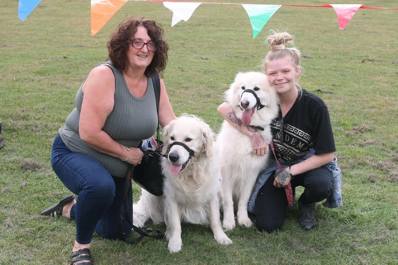 DM21090782a.jpg. Haywards Heath Town Day 2021. Margaret Moore and Jaxon and her step-daughter Chloe Moore and Carma before the dog show. Photo by Derek Martin Photography. SUS-211209-124835008