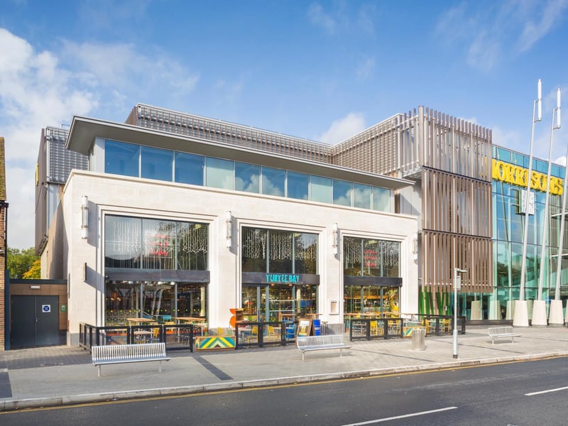 Turtle Bay has a rating of 4.2/5 from 988 reviews