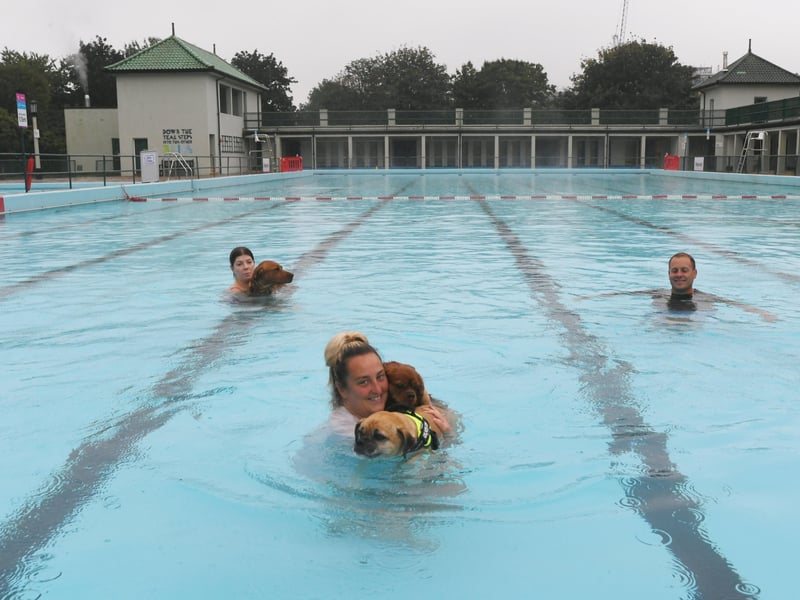 Dogswim at Peterborough Lido EMN-210914-151616009