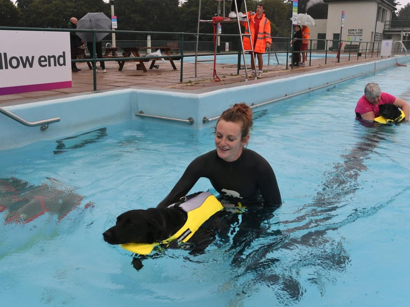 Dogswim at Peterborough Lido EMN-210914-151627009