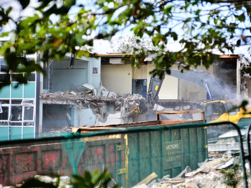 Demolition of the old Helenswood Upper School site, The Ridge, Hastings. SUS-210915-132238001