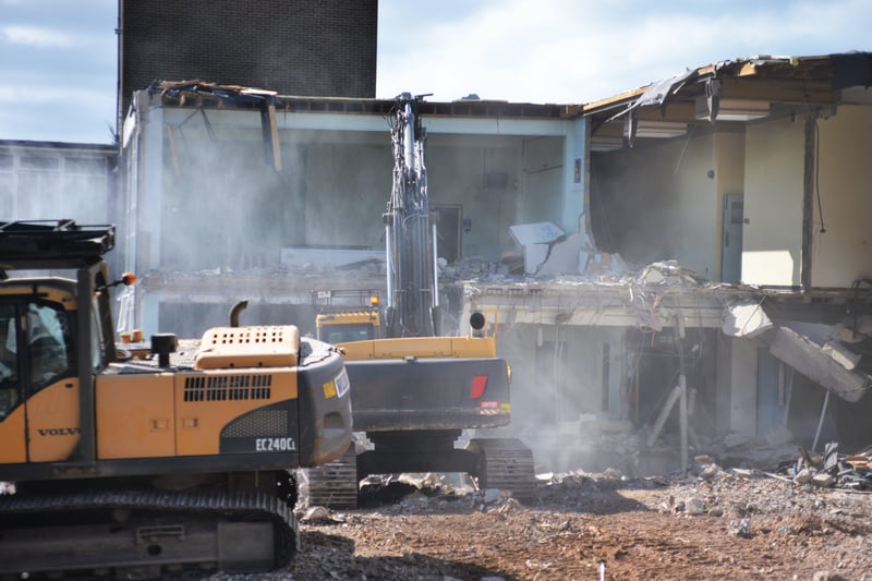 Demolition of the old Helenswood Upper School site, The Ridge, Hastings. SUS-210915-132145001