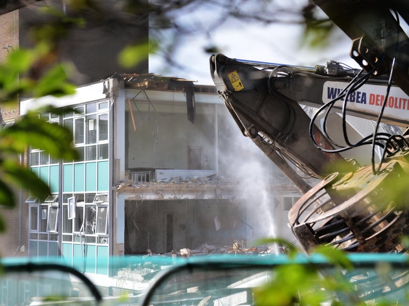 Demolition of the old Helenswood Upper School site, The Ridge, Hastings. SUS-210915-132252001