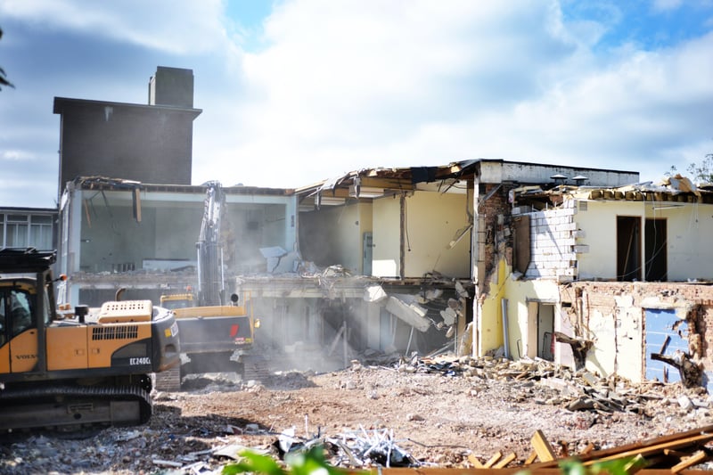 Demolition of the old Helenswood Upper School site, The Ridge, Hastings. SUS-210915-132158001