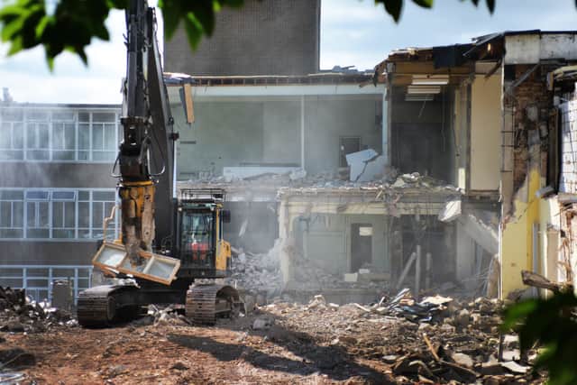 Demolition of the old Helenswood Upper School site, The Ridge, Hastings. SUS-210915-132318001