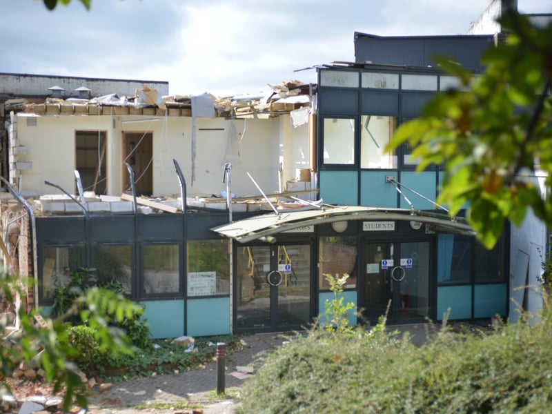 Demolition of the old Helenswood Upper School site, The Ridge, Hastings. SUS-210915-132332001