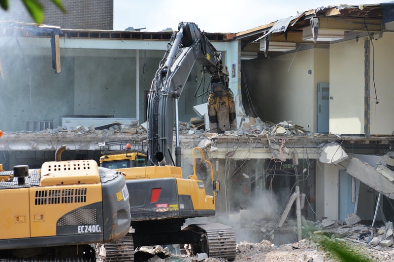 Demolition of the old Helenswood Upper School site, The Ridge, Hastings. SUS-210915-132412001