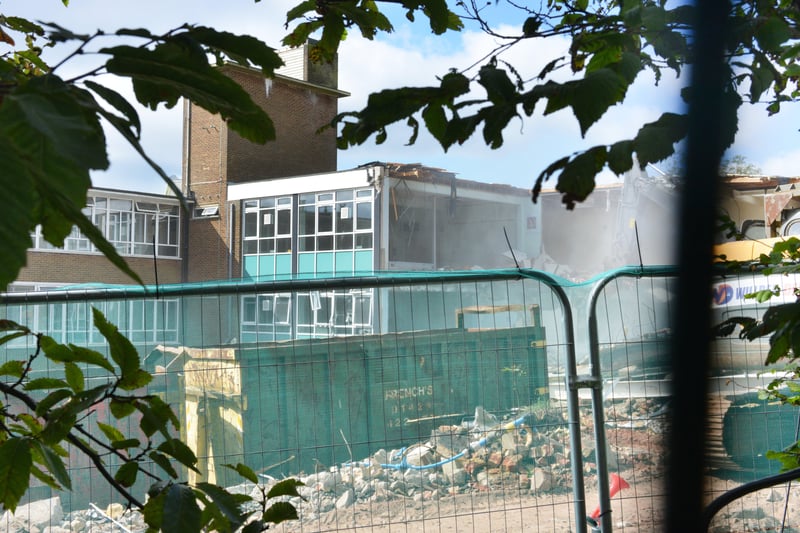 Demolition of the old Helenswood Upper School site, The Ridge, Hastings. SUS-210915-132424001