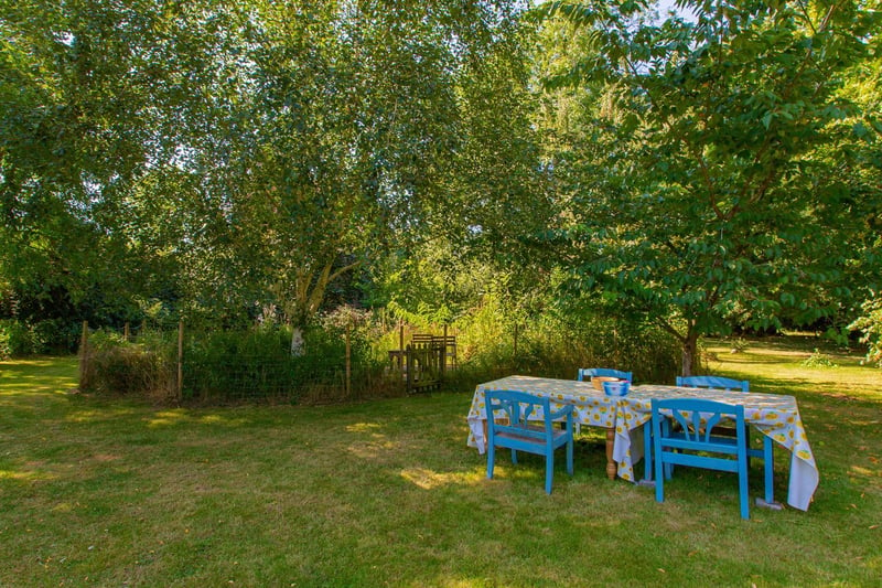 A space to enjoy sunny days in the garden with your family.