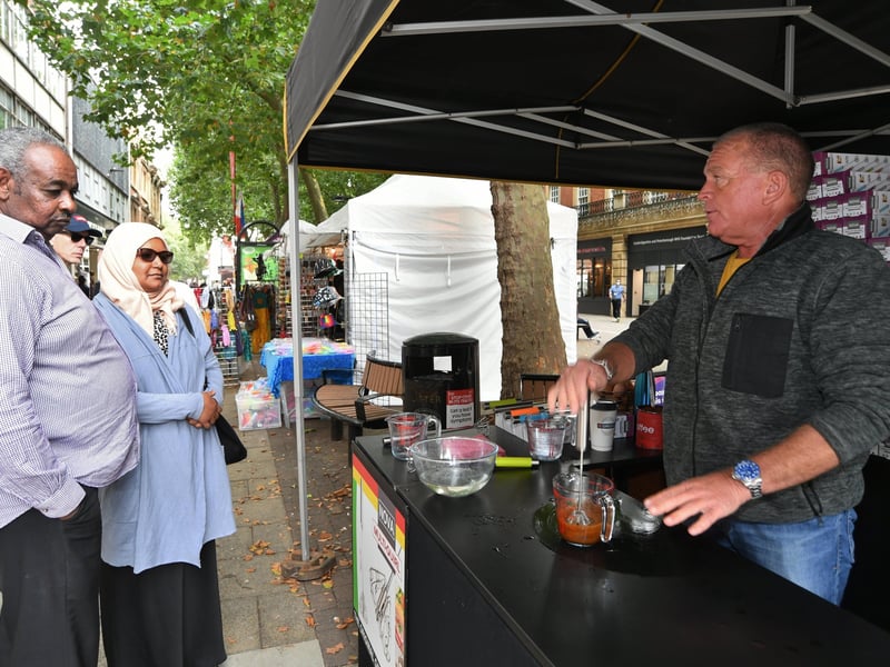 Continental market stall-holders at Bridge Street. EMN-210917-154106009
